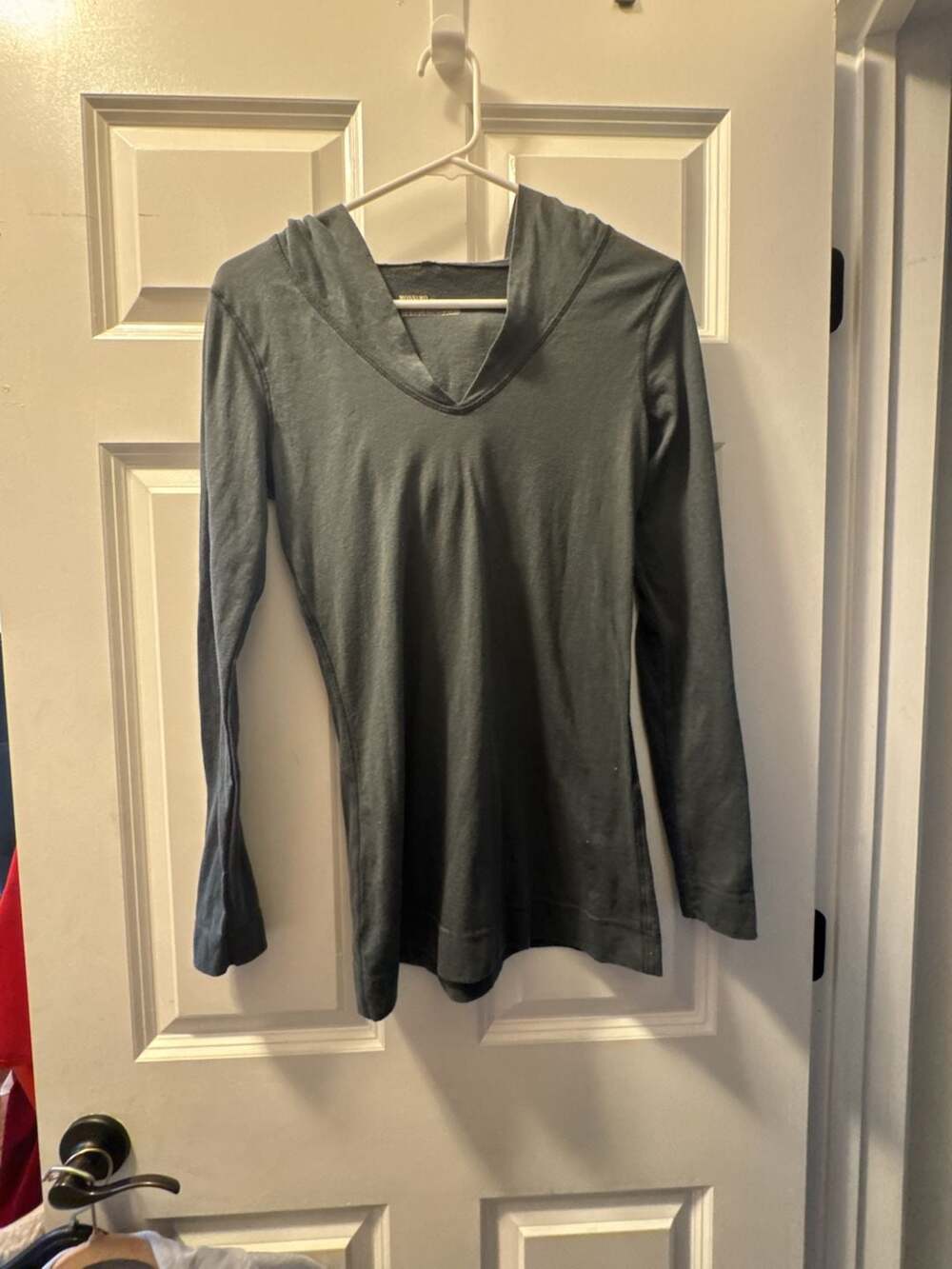 Mossimo Supply Co. Women's Gray Long Sleeve V-Neck Lightweight Hoodie Size M